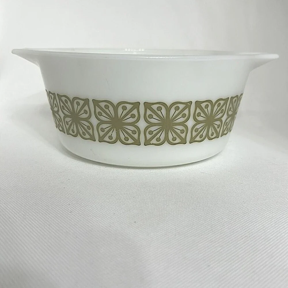 Pyrex Verde Green Cinderella Mixing/Casserole Bowl 474-B #29‎